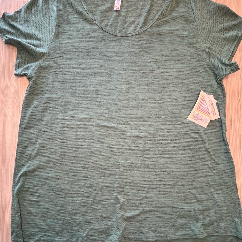 New LuLaRoe Women’s Greenish Classic T Top Size 3XL
